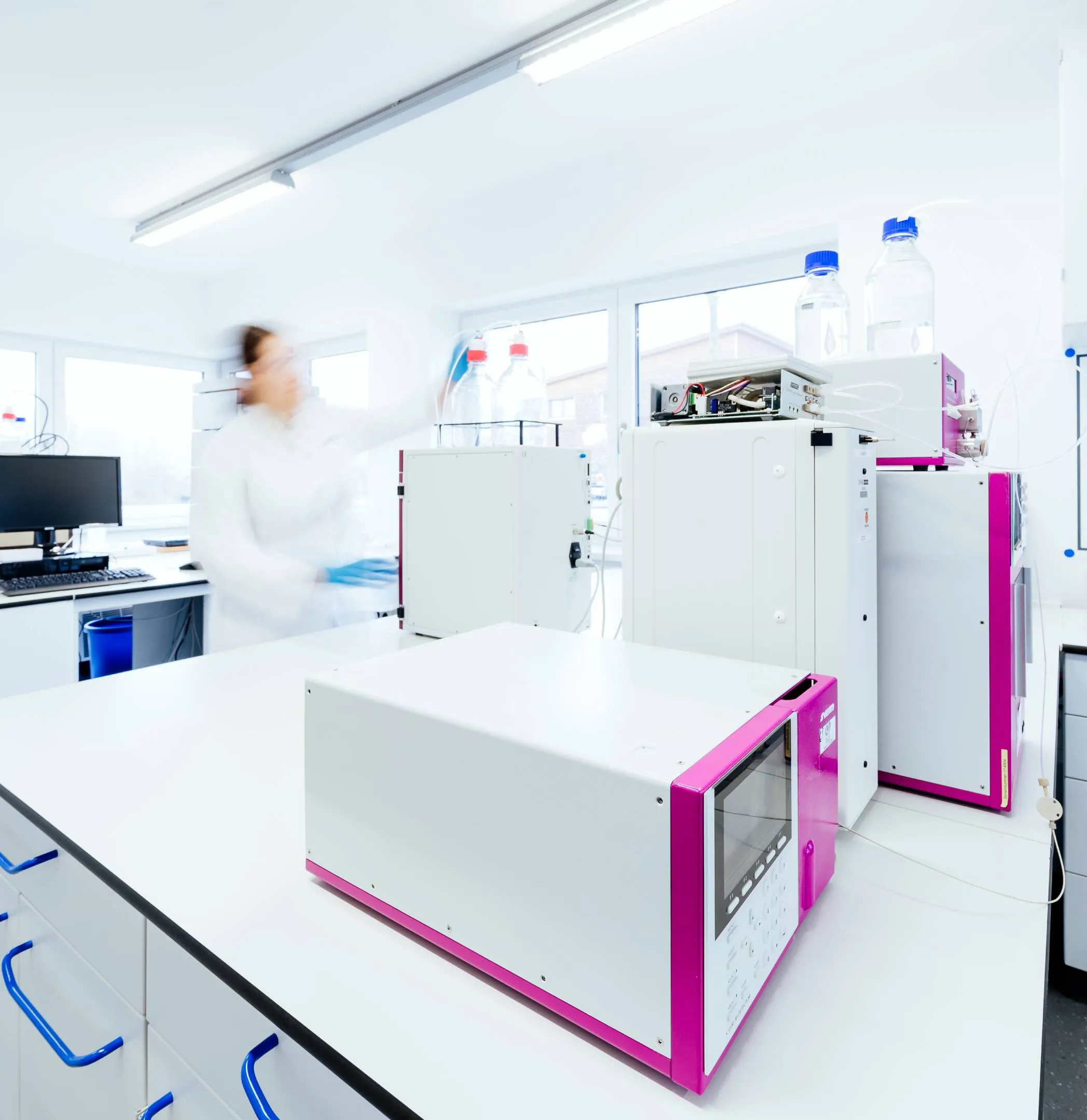 Sykam production — valves and fluidics